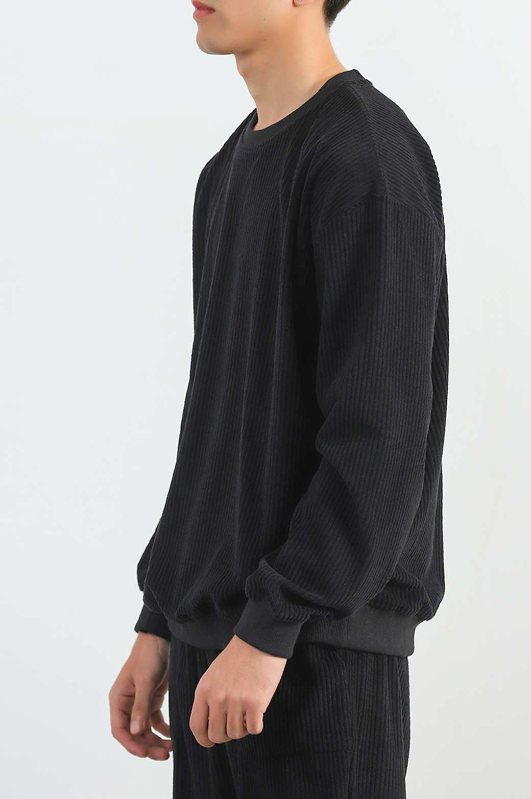 BLACK RIBBED KNIT SWEATER