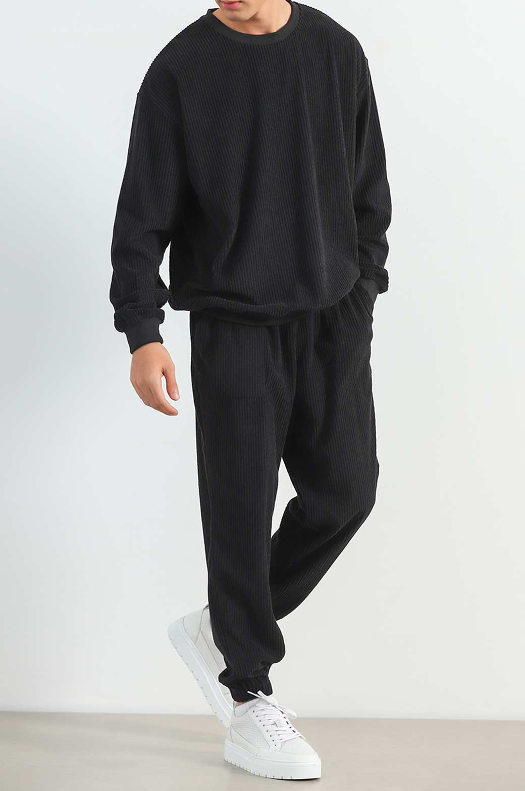 BLACK RIBBED KNIT SWEATER