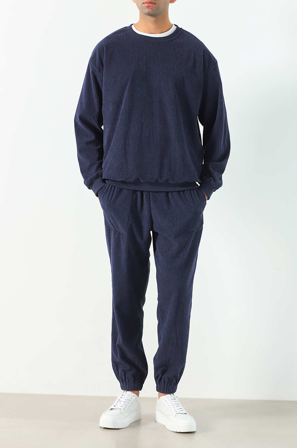NAVY RIBBED KNIT SWEATER