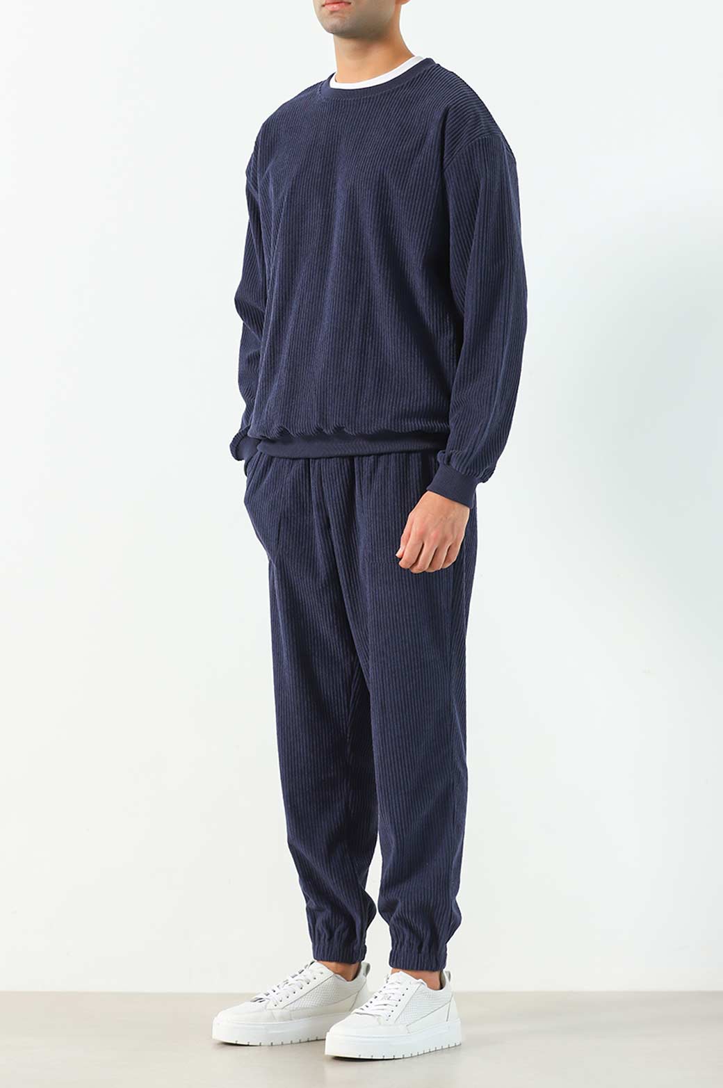 NAVY RIBBED KNIT SWEATER