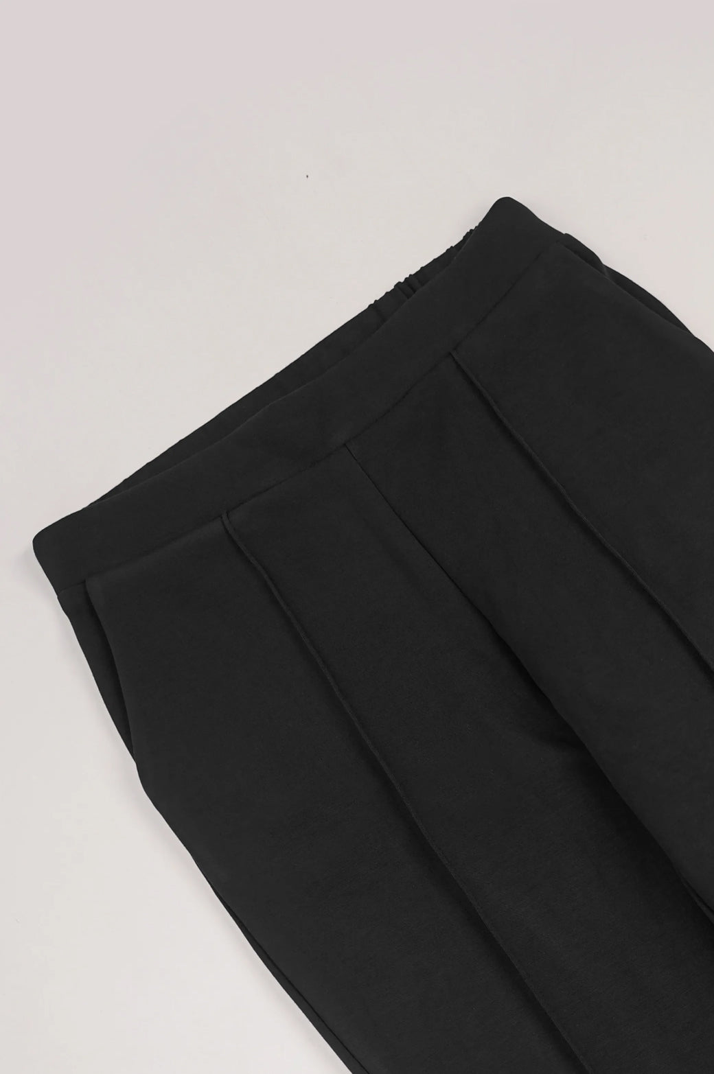 BLACK STRAIGHT EASY SLACKS