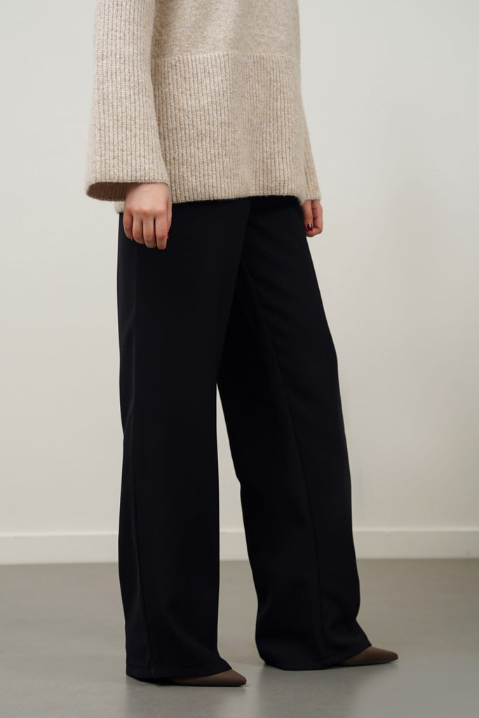 STRAIGHT TROUSERS ブラック Bi-Stretch Straight Leg Pants