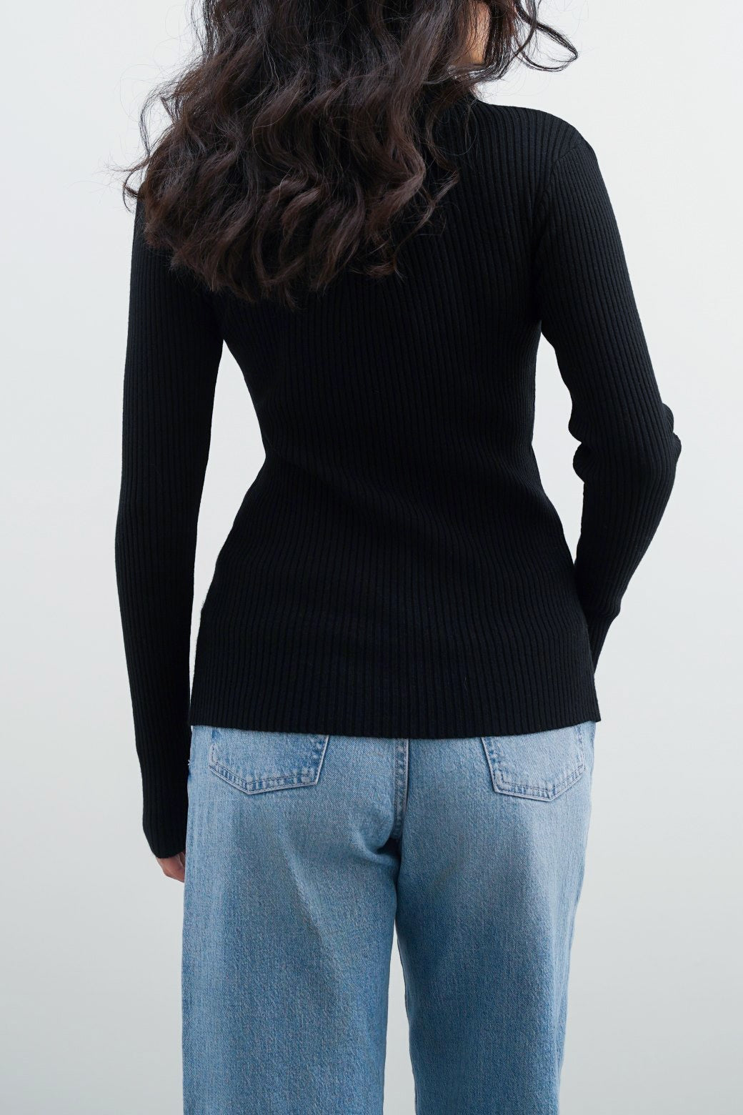 BLACK RIBBED HIGH CREW SWEATER