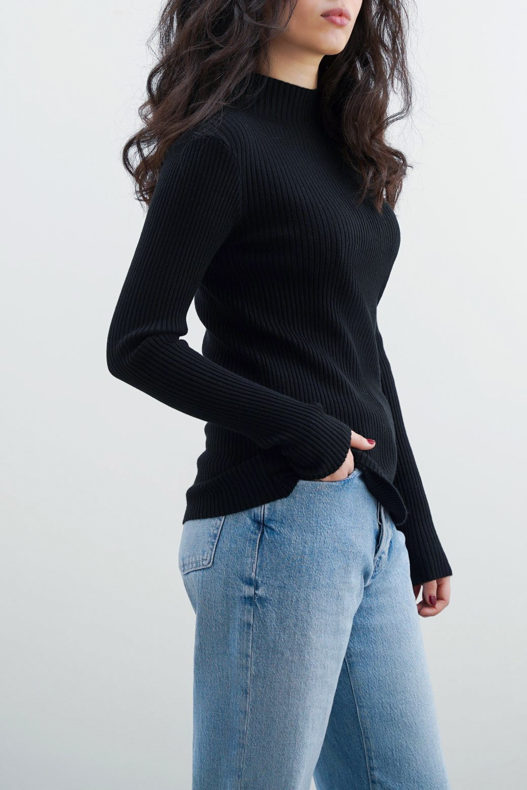 BLACK RIBBED HIGH CREW SWEATER