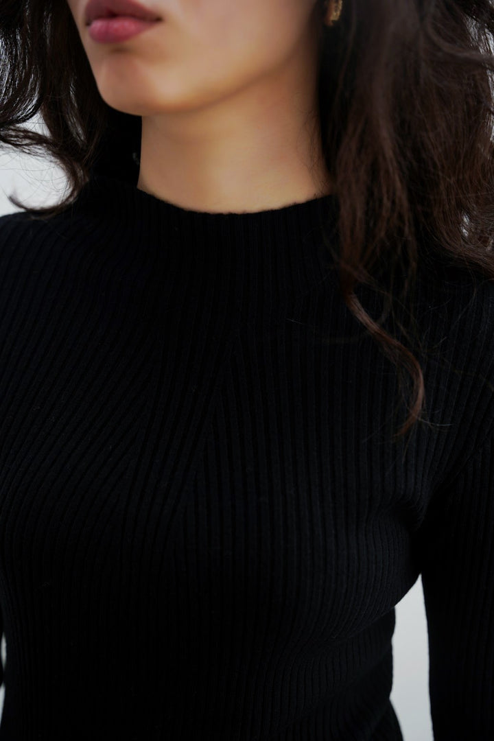 BLACK RIBBED HIGH CREW SWEATER