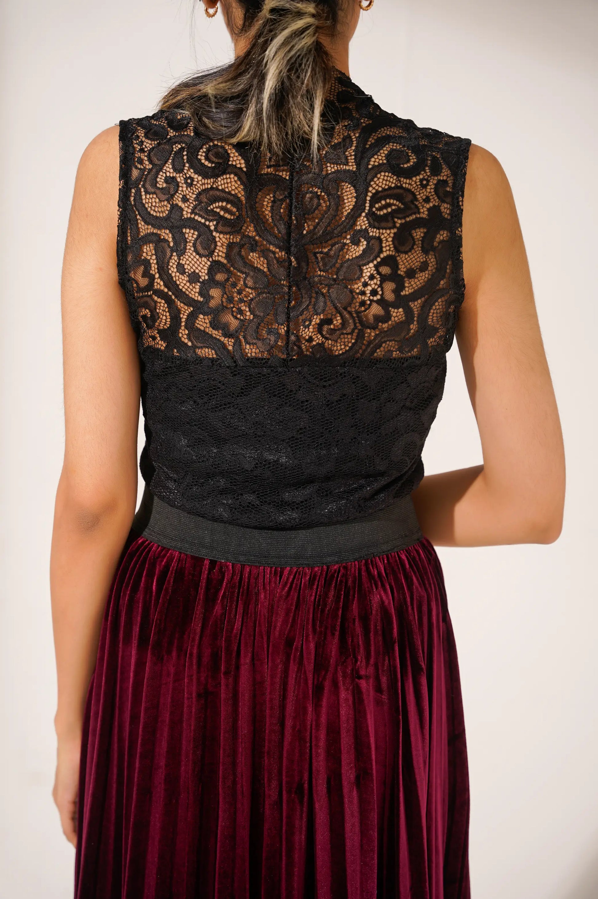 BLACK LACE BODYSUIT - SLEEVELESS BODYSUITS