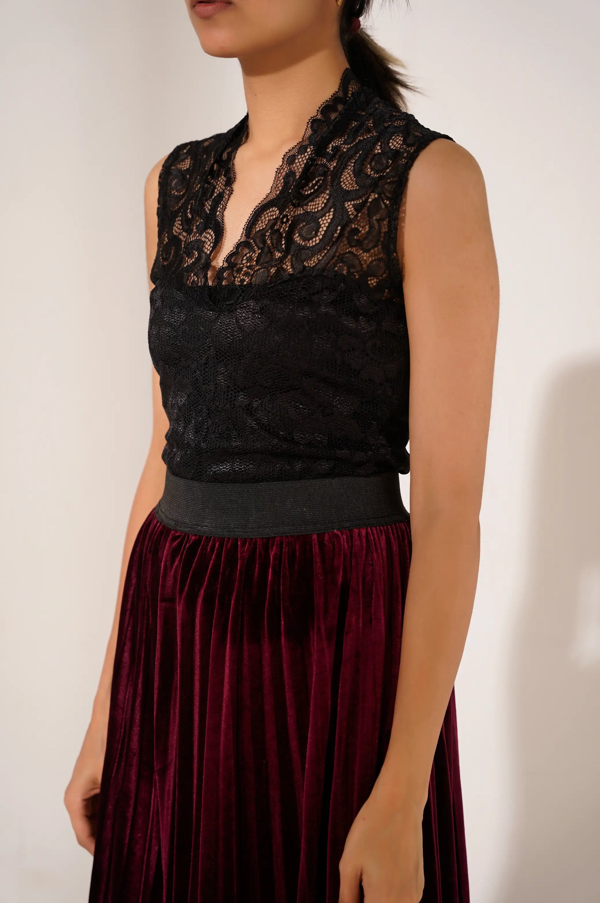 BLACK LACE BODYSUIT - SLEEVELESS BODYSUITS