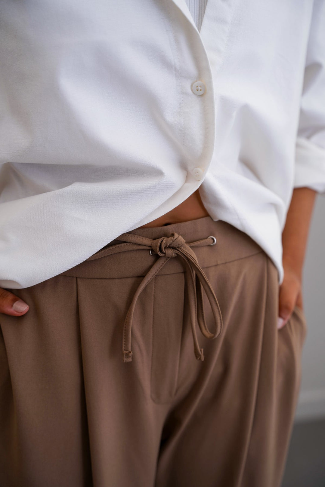 KHAKI ARCHITECT DRAWSTRING PANTS