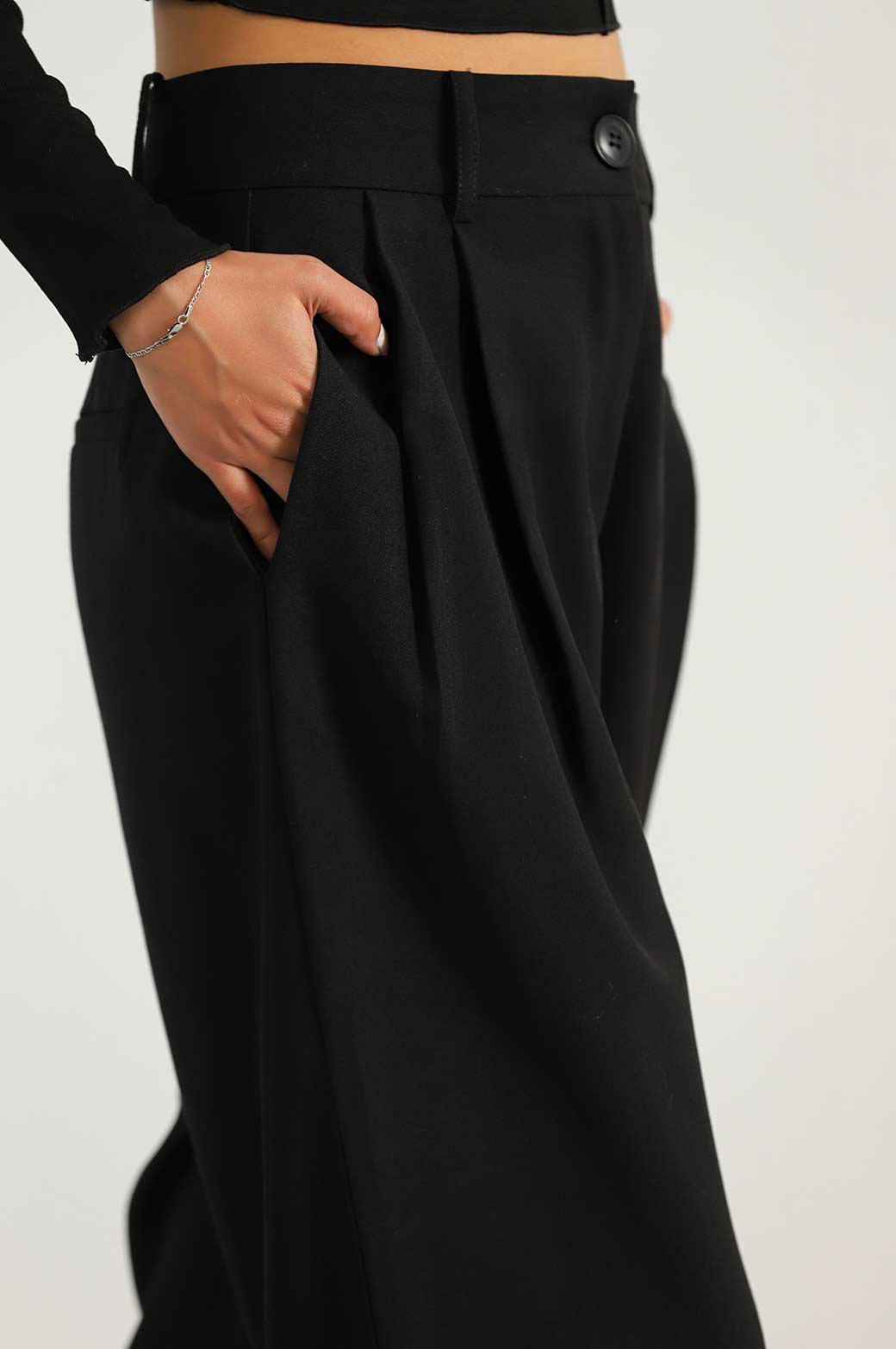 BLACK TAILORED OVERSIZED PANT