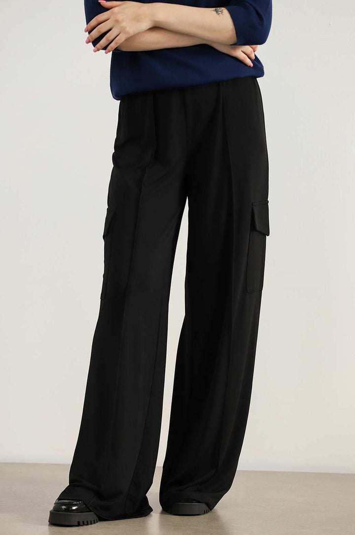 BLACK FLOWY CARGO PANTS