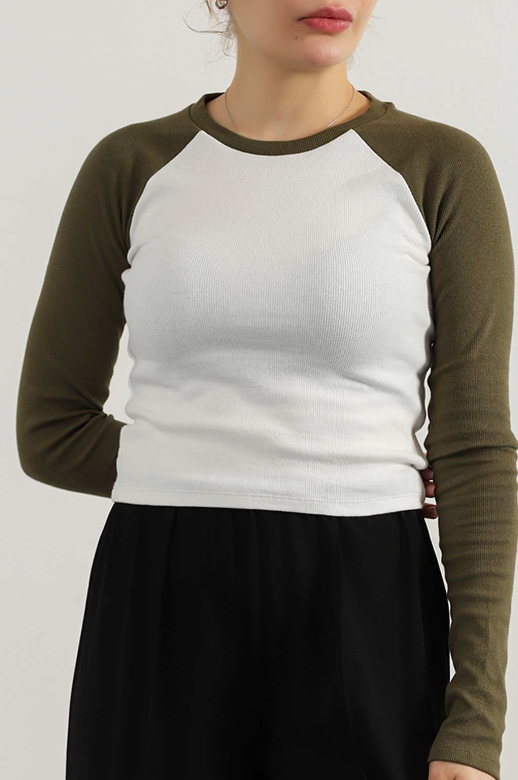 OLIVE BASEBALL T-SHIRT