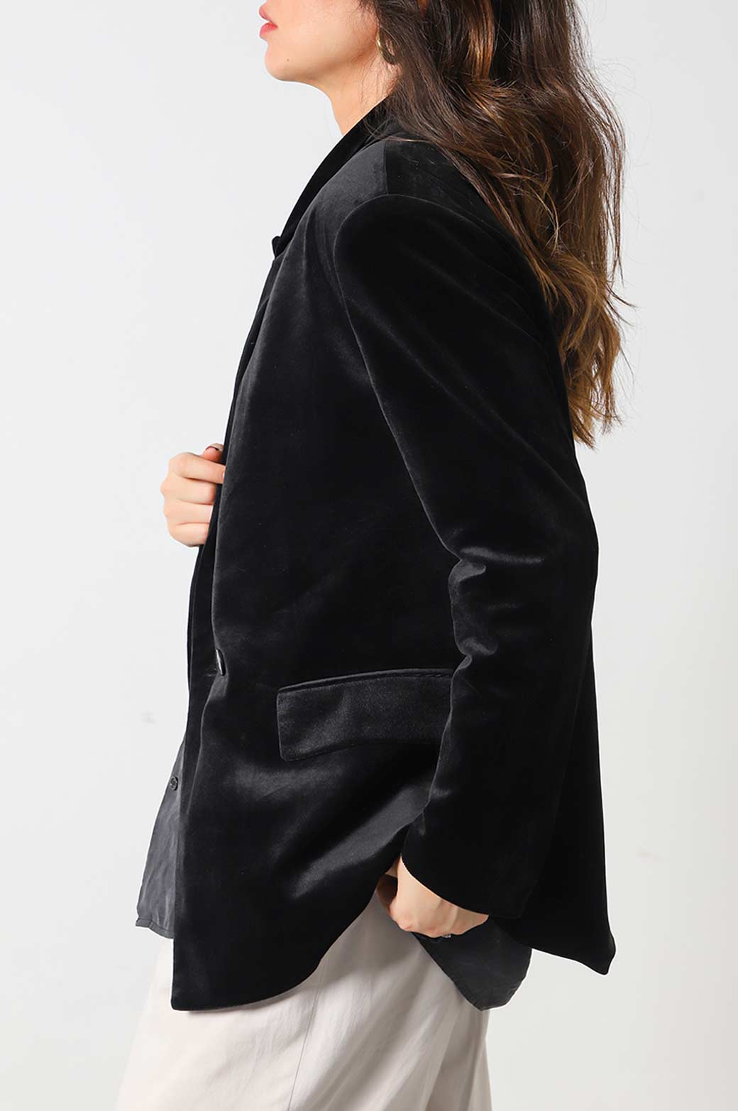 BLACK OVERSIZED VELVET BLAZER