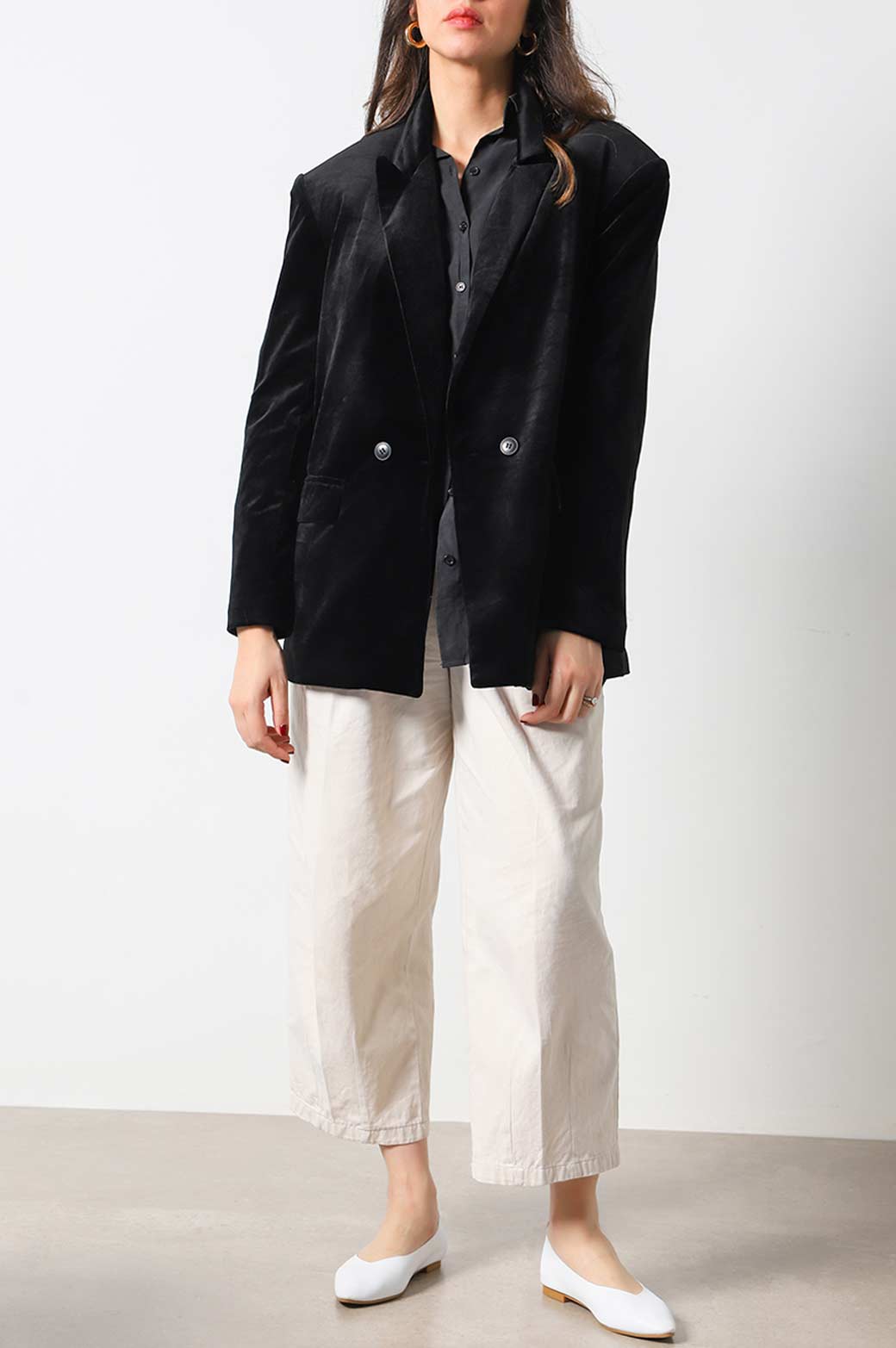 BLACK OVERSIZED VELVET BLAZER