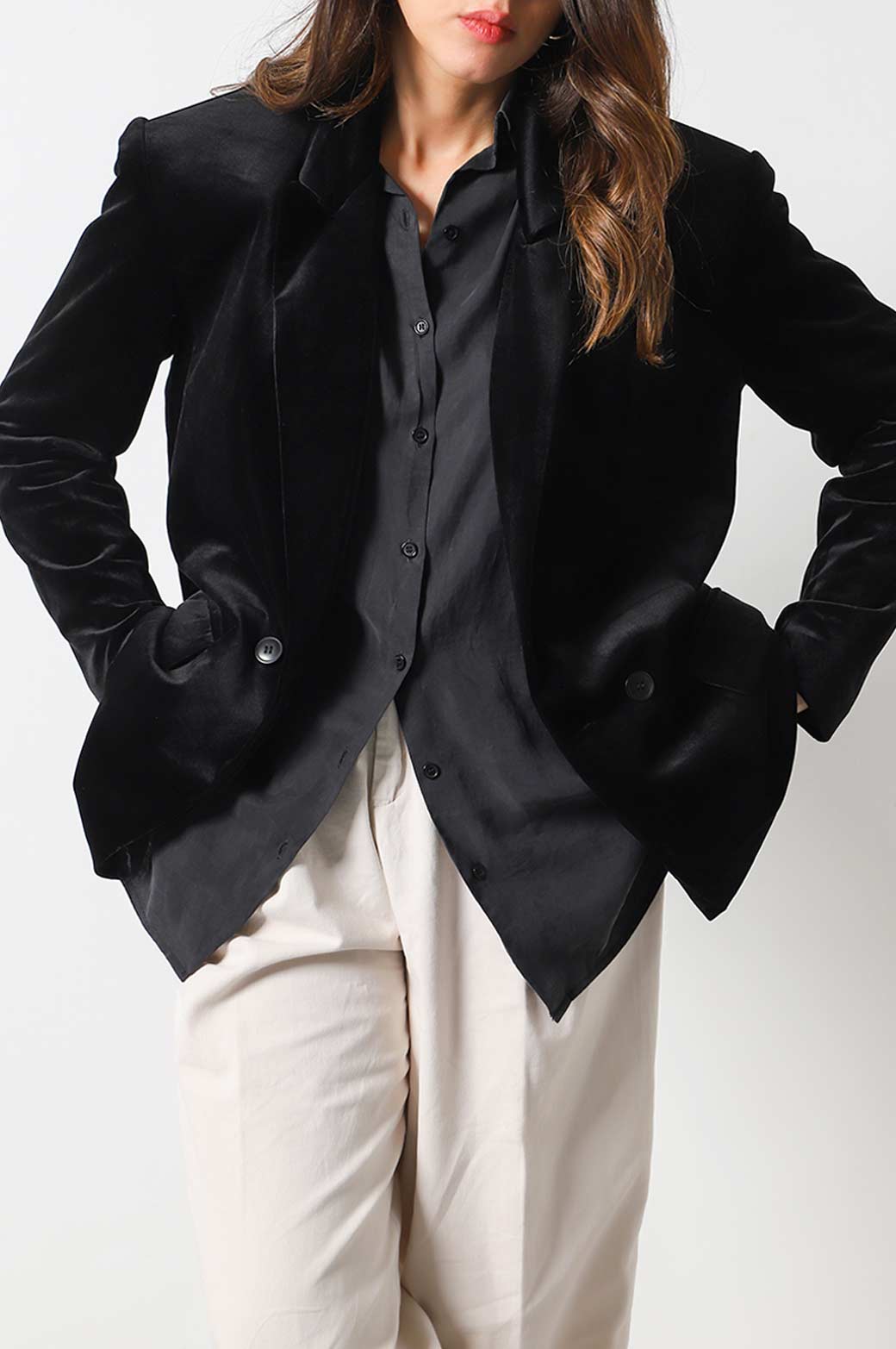 BLACK OVERSIZED VELVET BLAZER