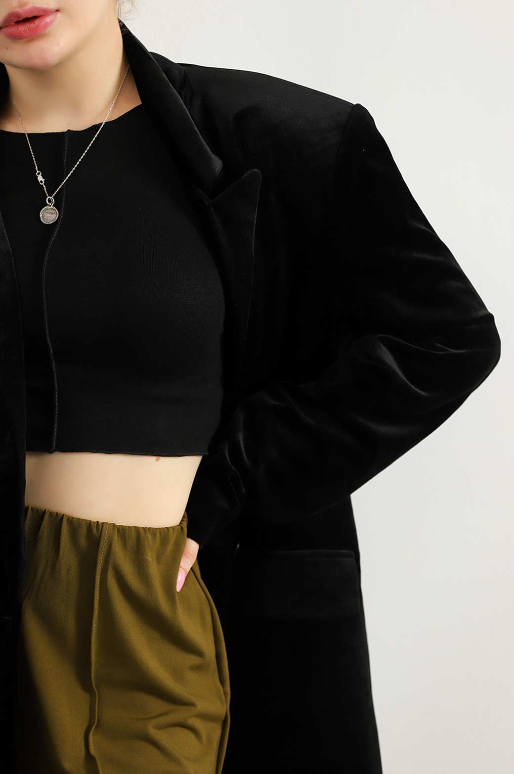 BLACK CROPPED T-SHIRT WITH PLEAT