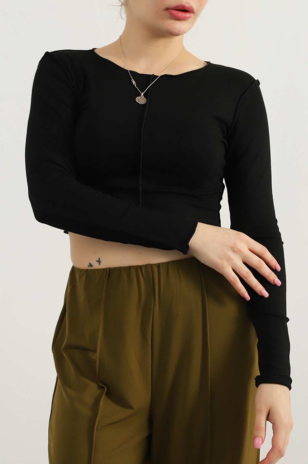 BLACK CROPPED T-SHIRT WITH PLEAT