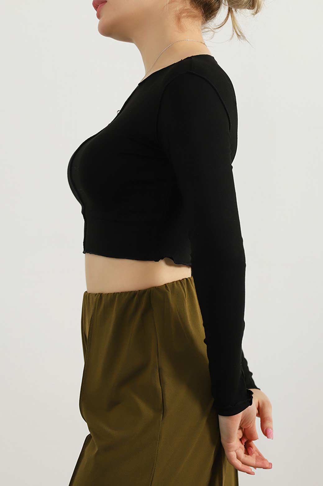 BLACK CROPPED T-SHIRT WITH PLEAT