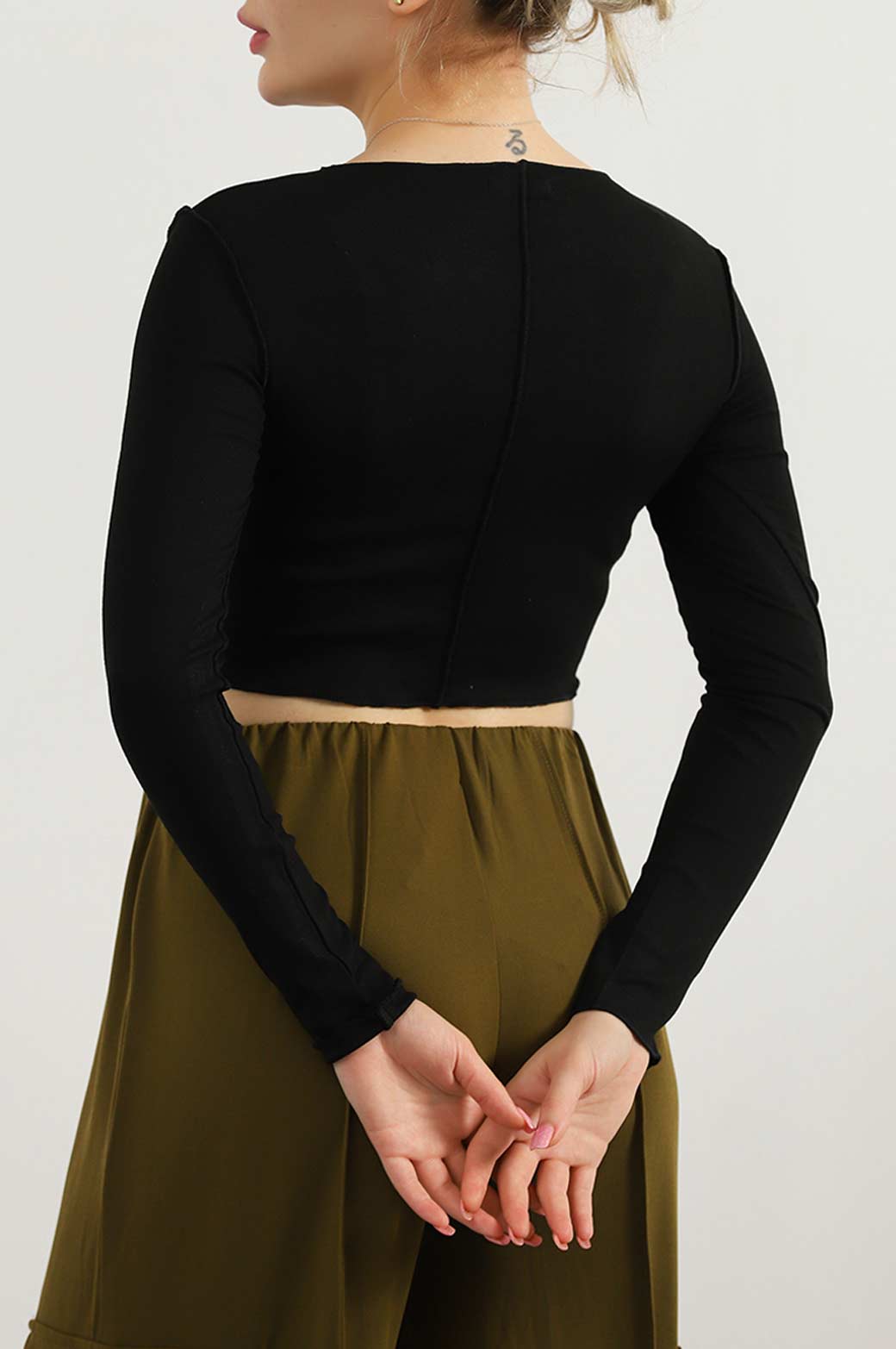 BLACK CROPPED T-SHIRT WITH PLEAT