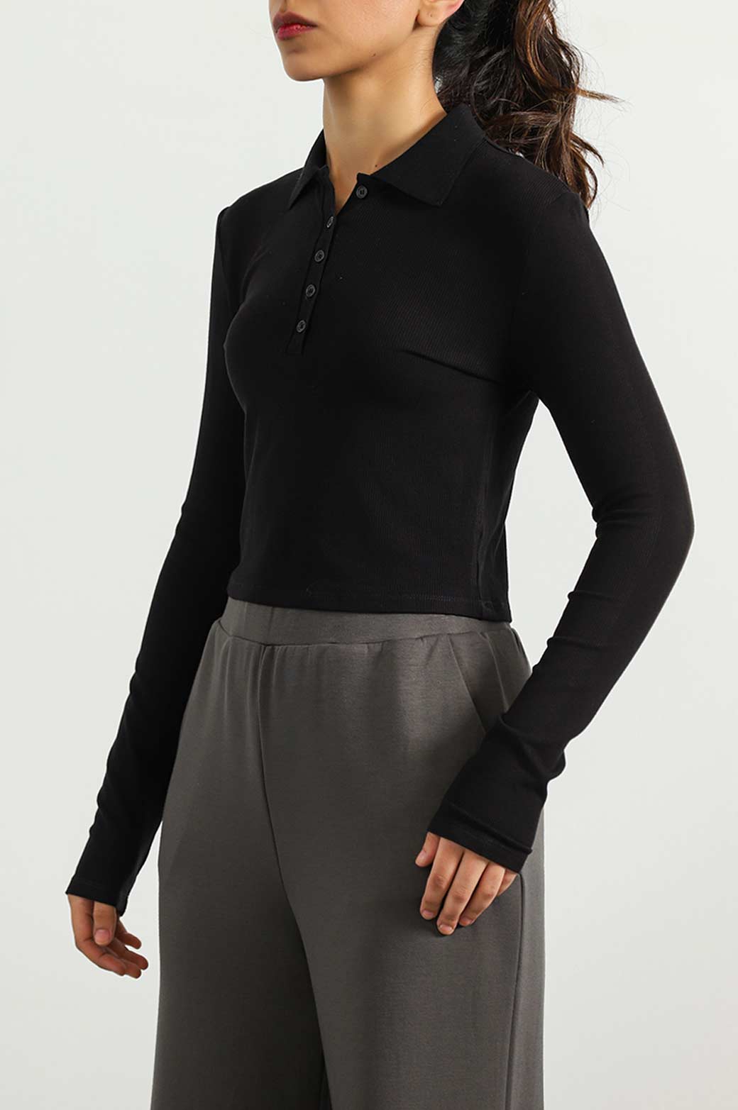 BLACK CROPPED COLLARED T-SHIRT