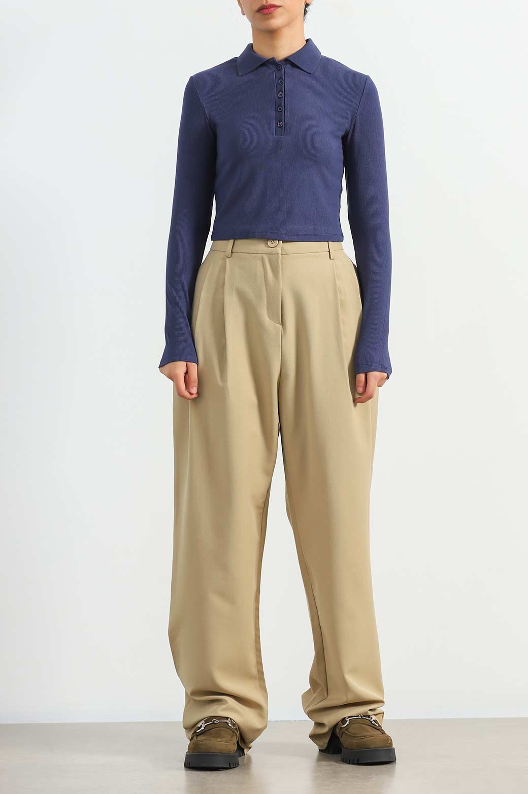 NAVY CROPPED COLLARED T-SHIRT
