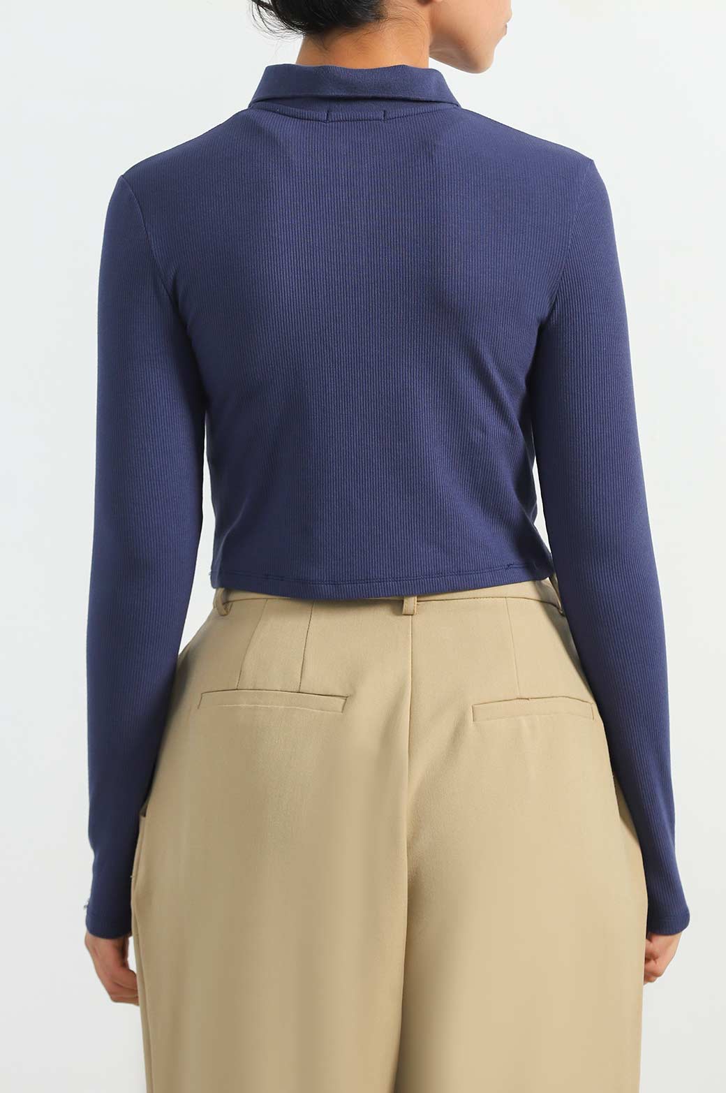NAVY CROPPED COLLARED T-SHIRT
