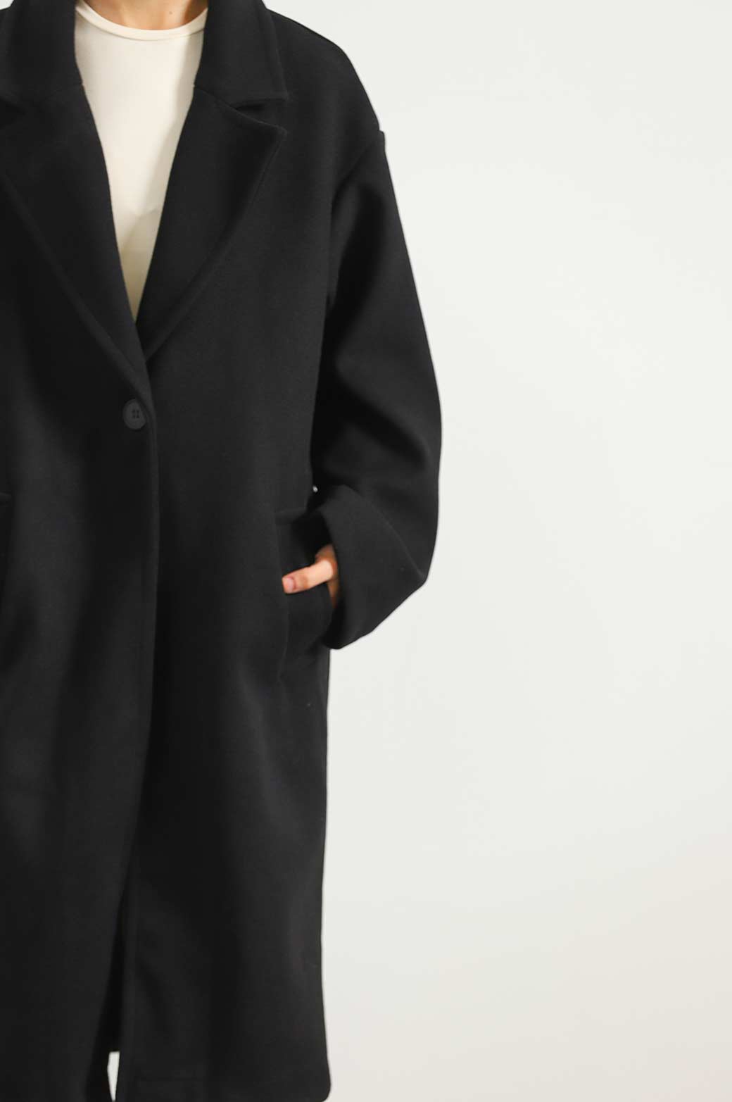BLACK SINGLE BREASTED LONG COAT