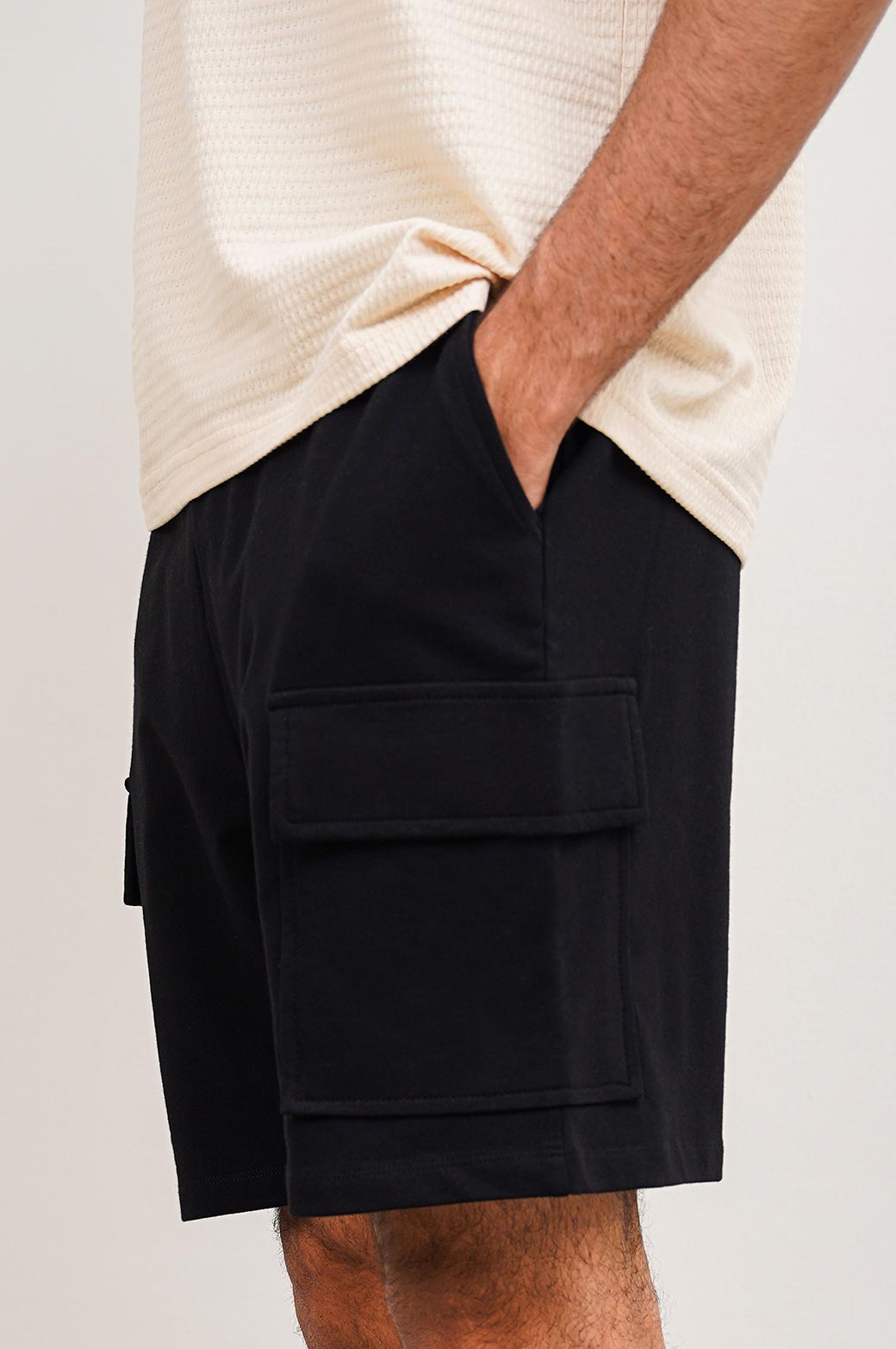 BLACK CARGO SHORTS