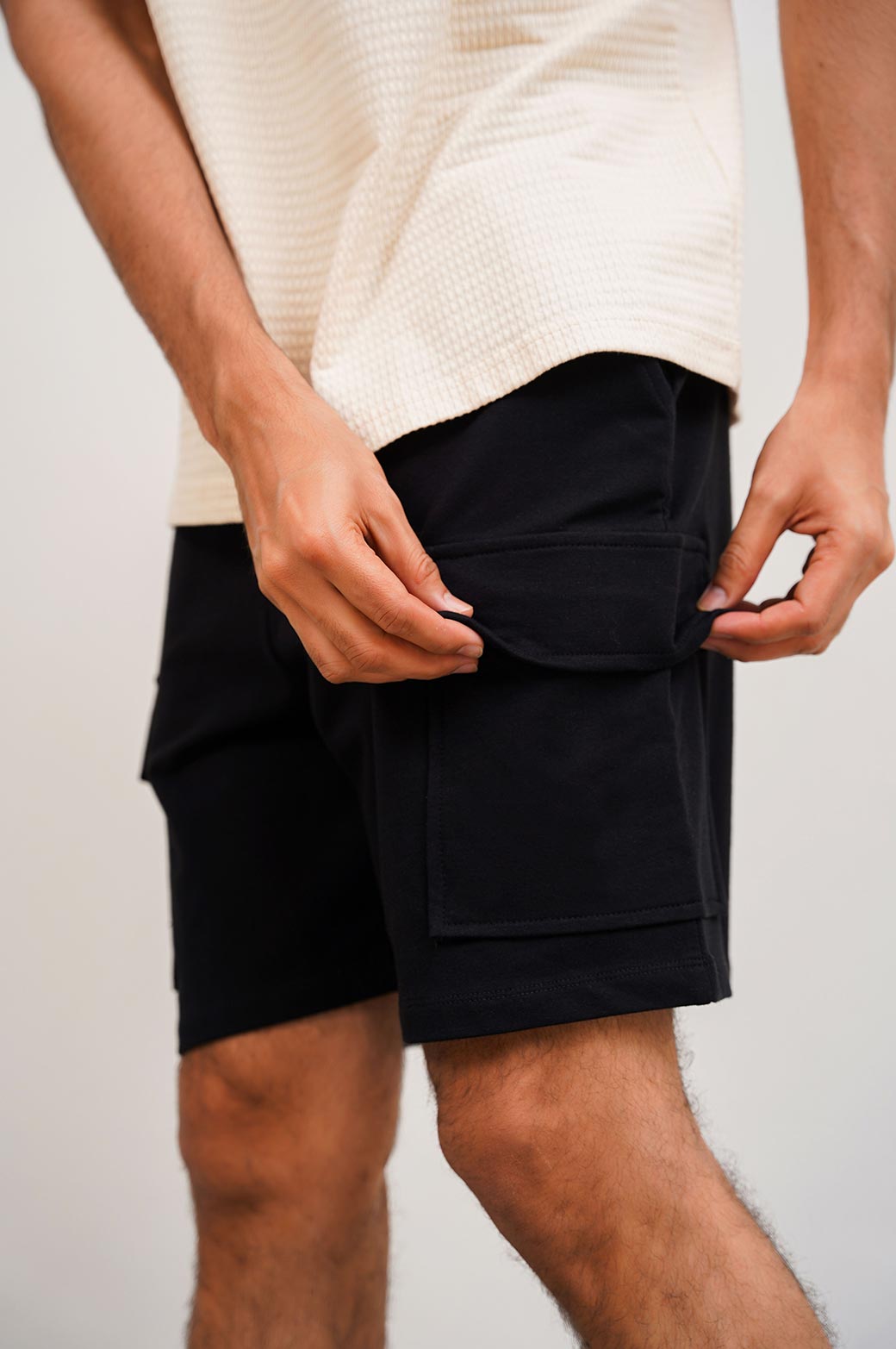 BLACK CARGO SHORTS