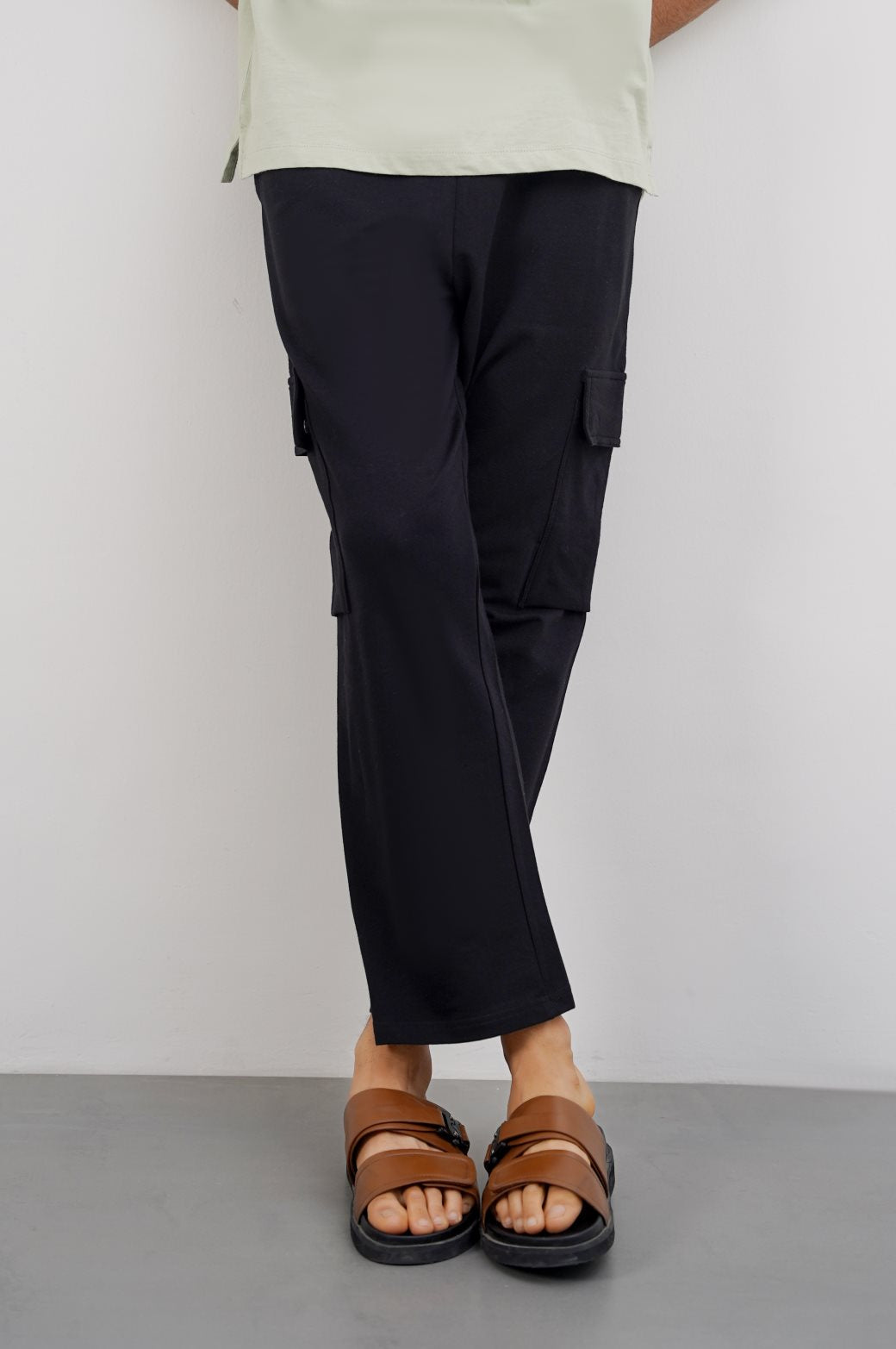 BLACK CARGO PANTS