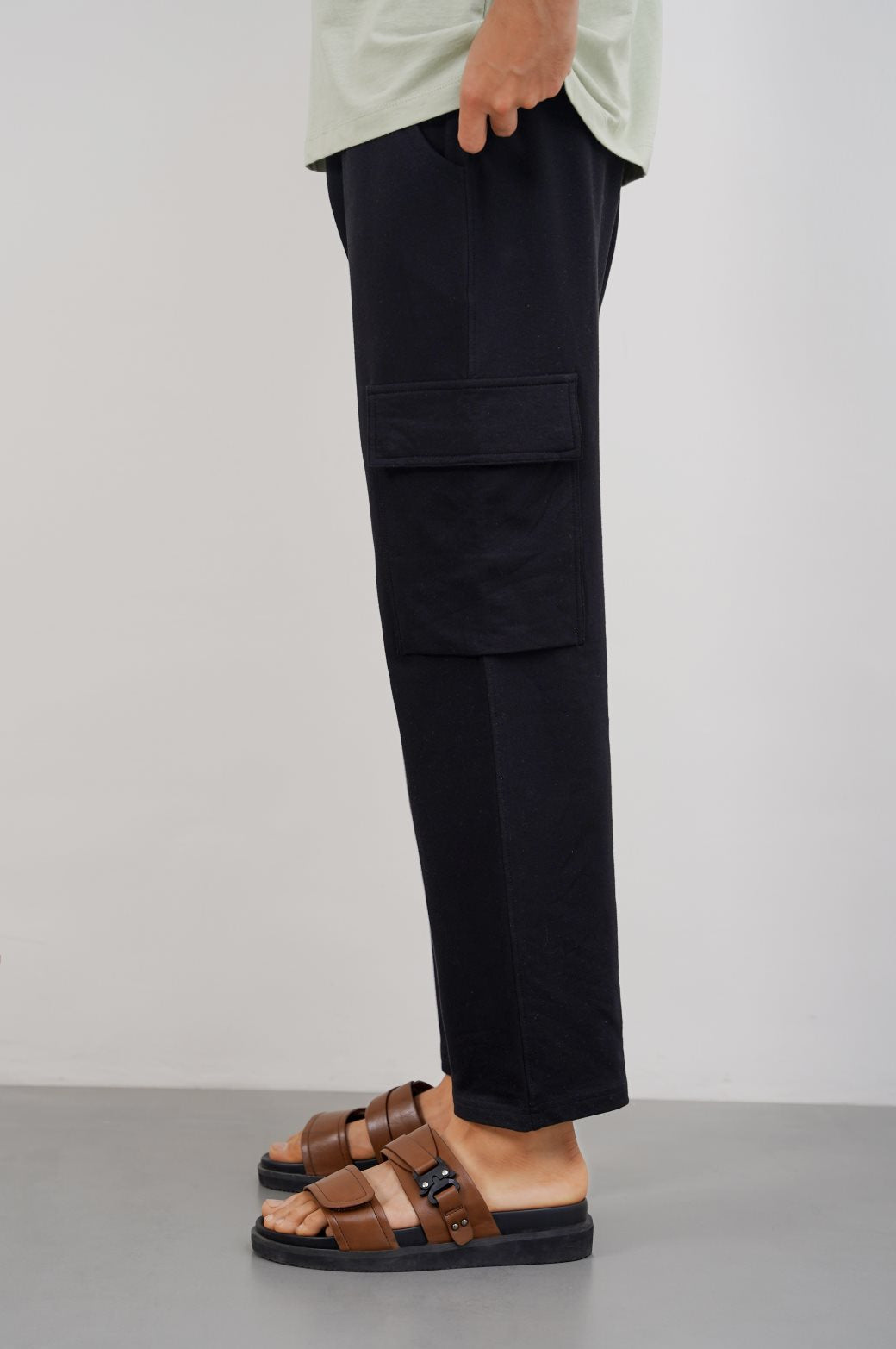 BLACK CARGO PANTS