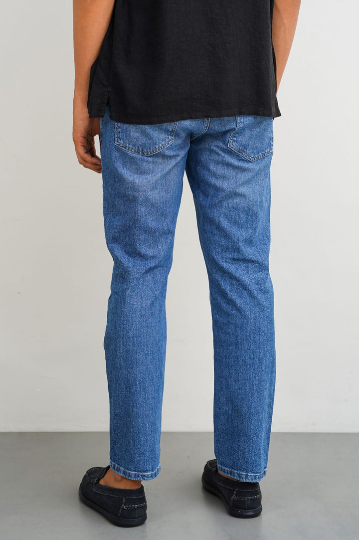 MID BLUE CLASSIC STRAIGHT JEANS