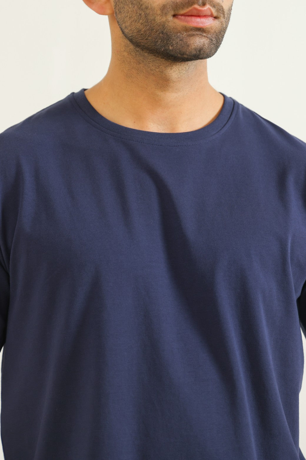 NAVY ROUND NECK T-SHIRTE