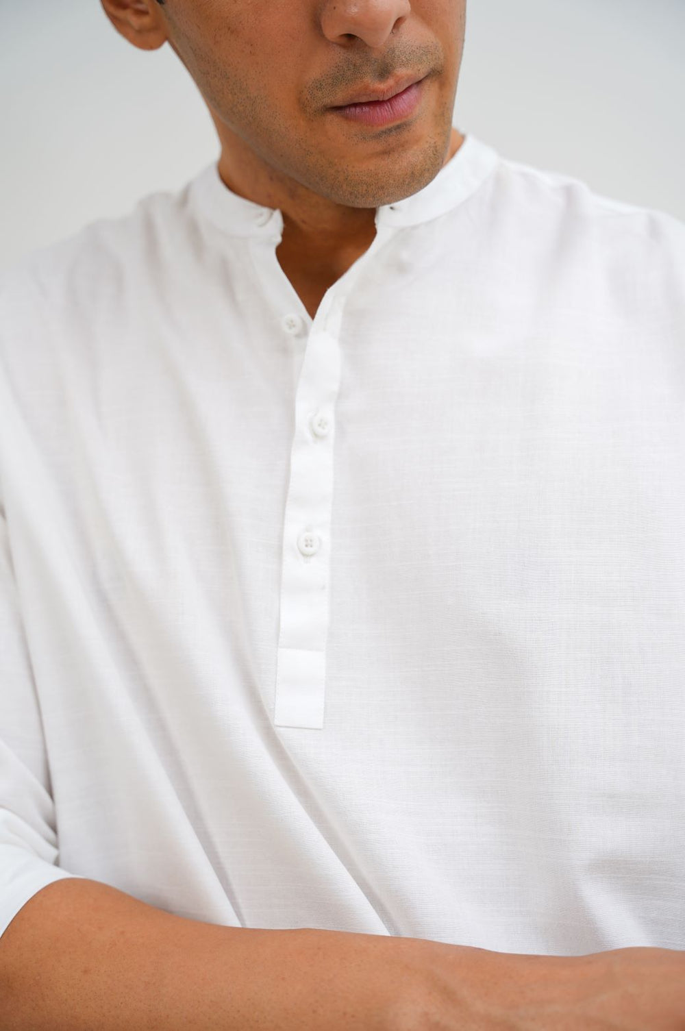 WHITE BAND COLLAR SHIRT