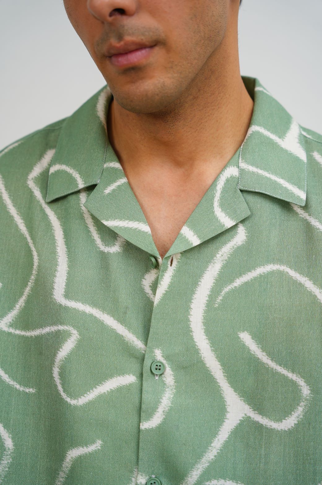 GREEN ABSTRACT FLOW SAFARI SHIRT