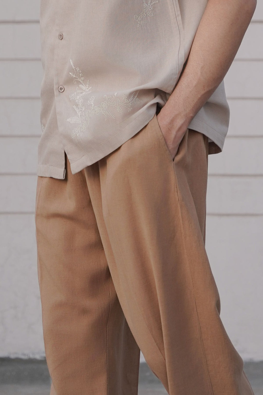 KHAKI TAPERED PANTS