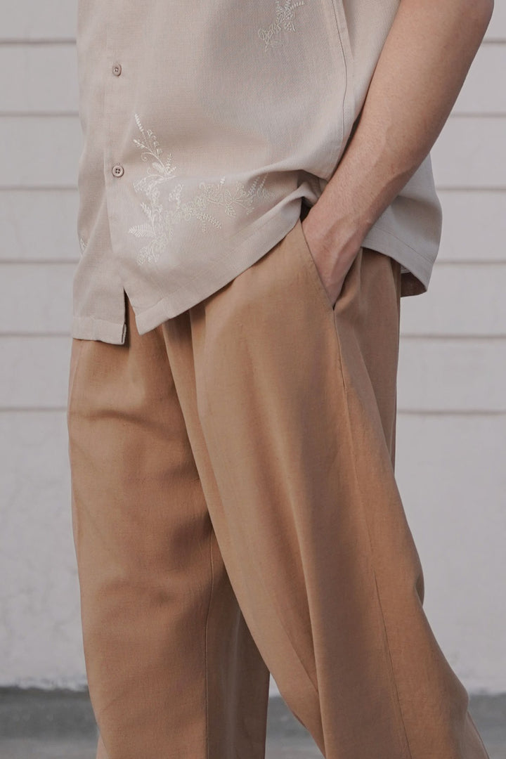 KHAKI TAPERED PANTS