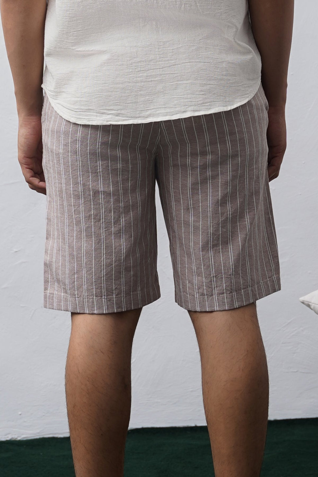 BEIGE STRIPED SHORTS WITH LINEN