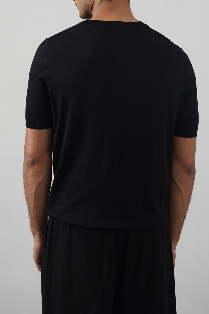 BLACK TIMELESS HENLEY