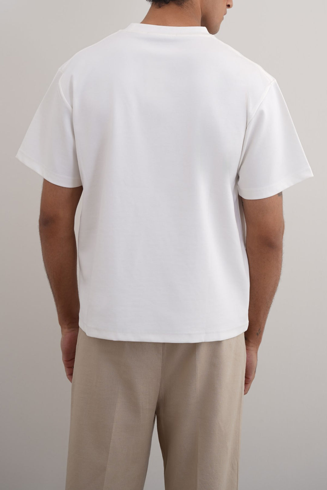 WHITE TEXTURED KNITTED CREW
