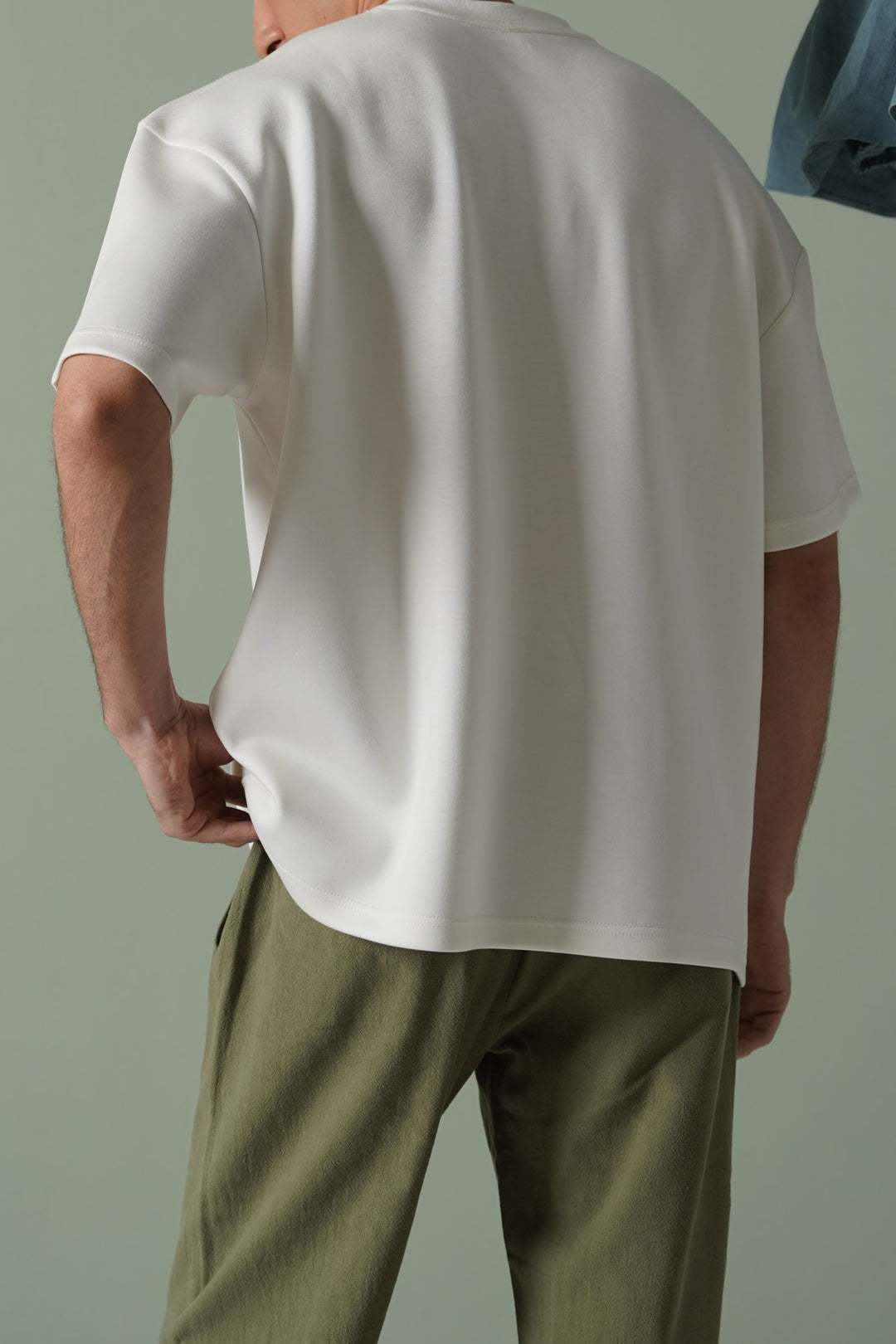 WHITE BOXY TEE