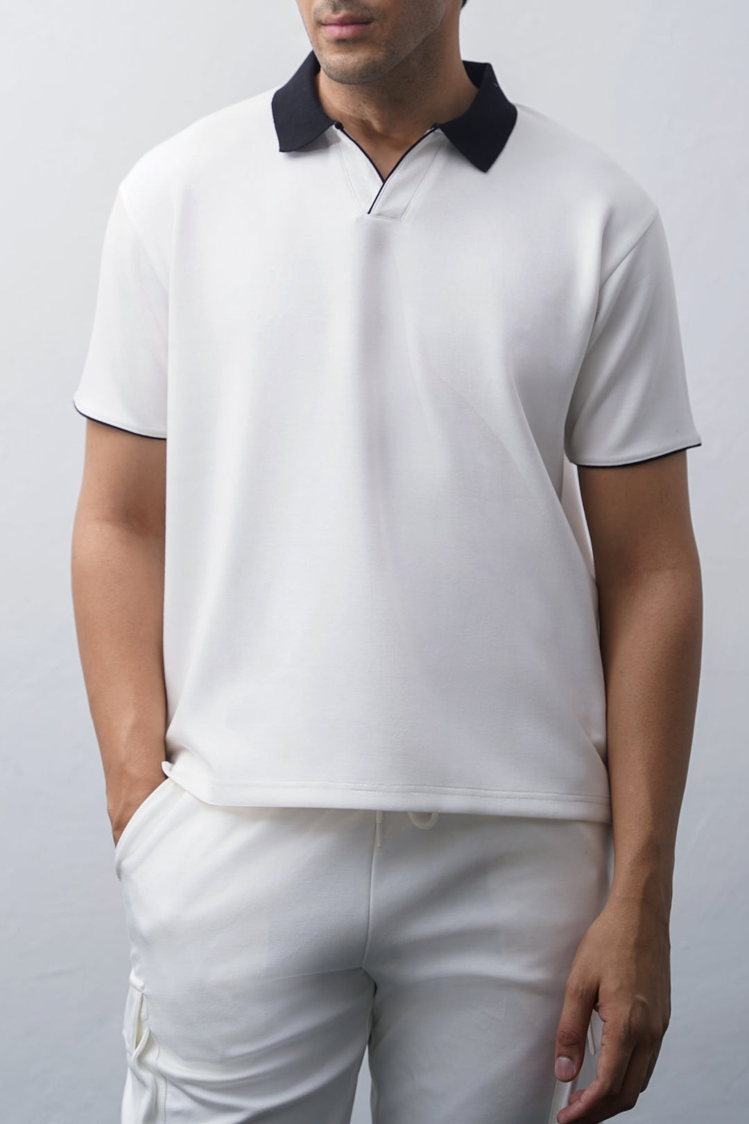 WHITE ACCENT COLLAR POLO