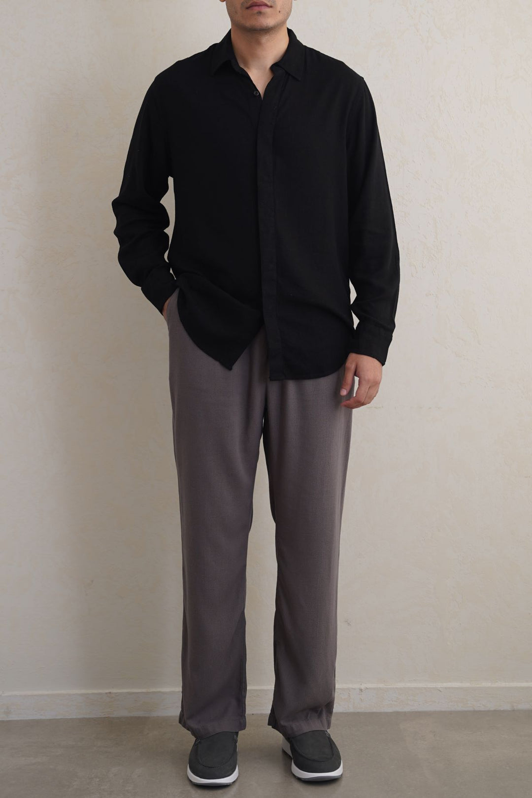 BLACK SHIRT WITH HIDDEN PLACKET