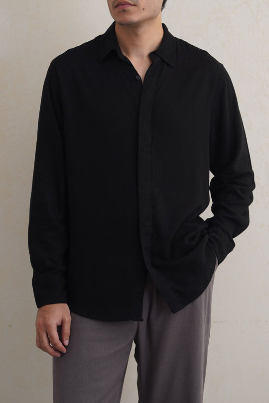 BLACK SHIRT WITH HIDDEN PLACKET