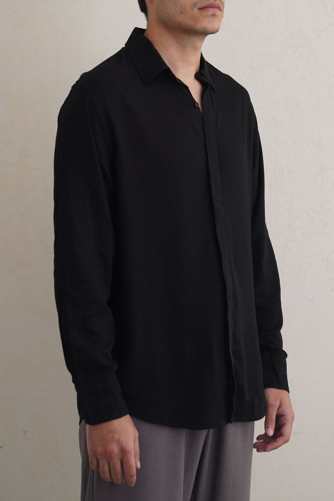 BLACK SHIRT WITH HIDDEN PLACKET