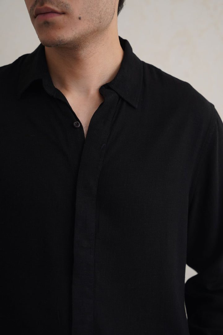 BLACK SHIRT WITH HIDDEN PLACKET