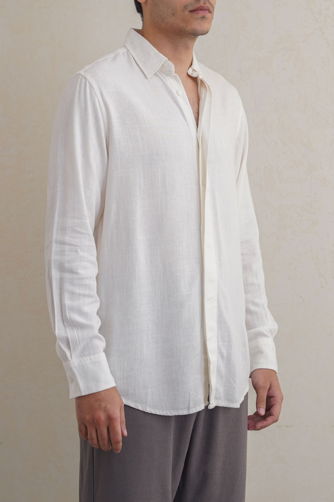 WHITE SHIRT WITH HIDDEN PLACKET