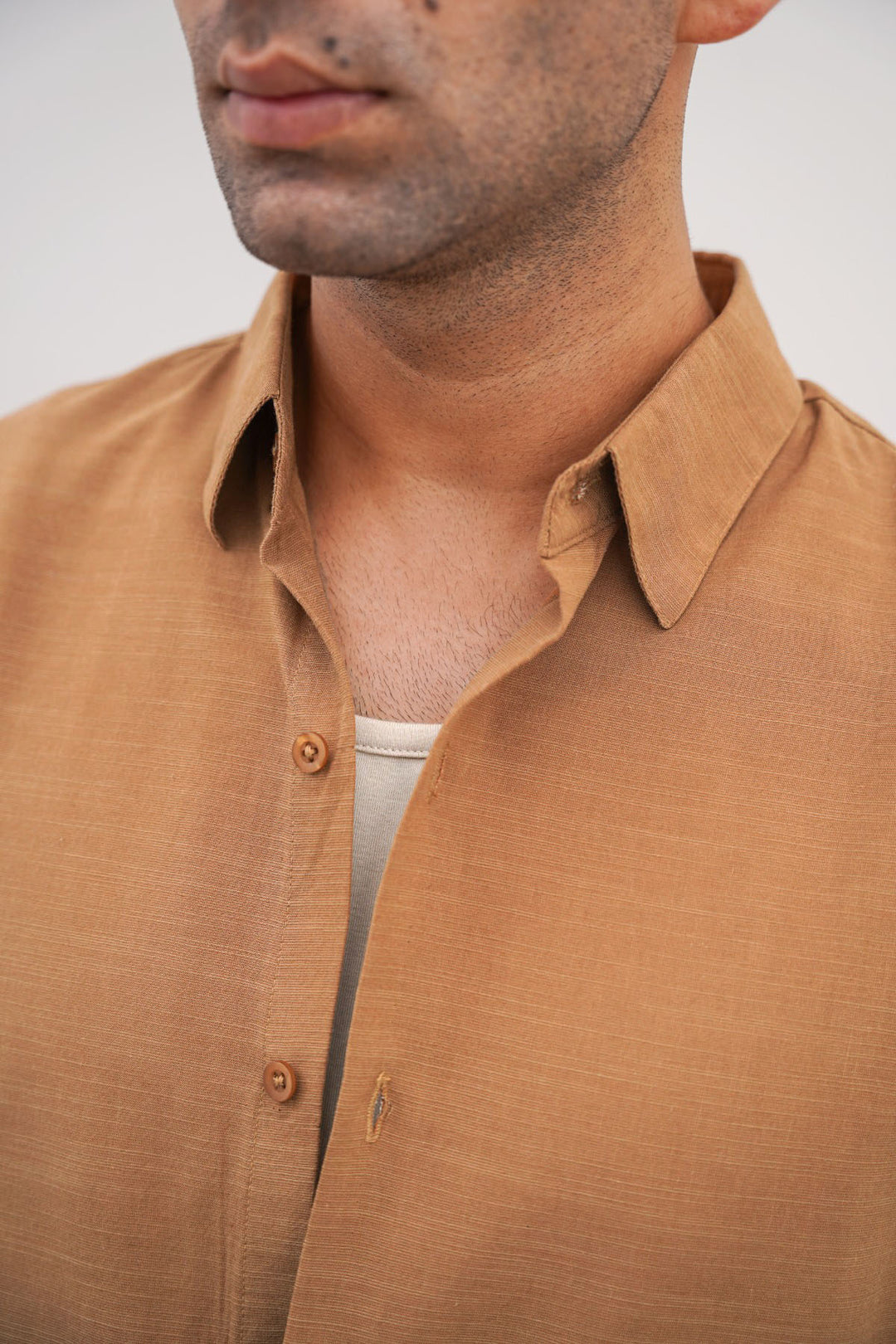 CLASSIC BUTTON DOWN SHIRT