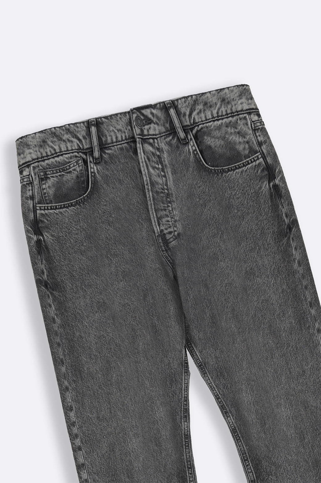 RELAXED STRAIGHT 
JEANS