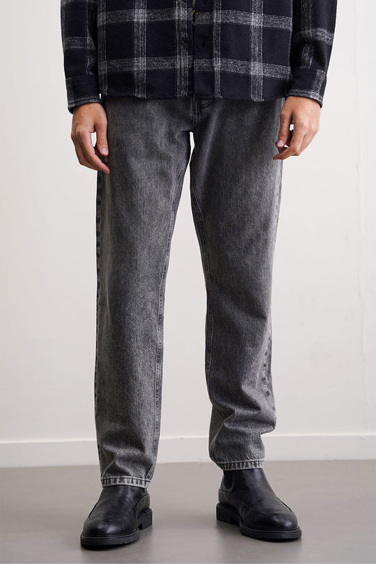 BLACK RELAXED STRAIGHT 
JEANS