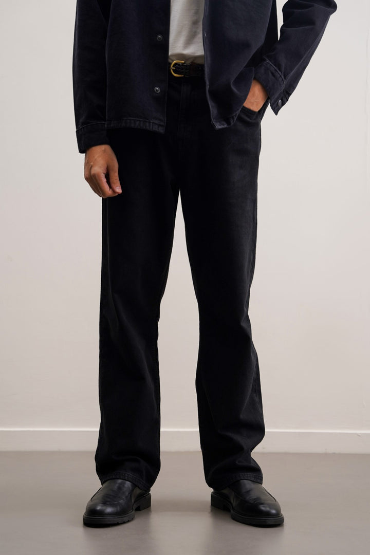 BLACK REGULAR STRAIGHT FIT JEANS